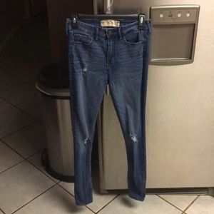 Hollister, super skinny, ripped jeans, dark wash!